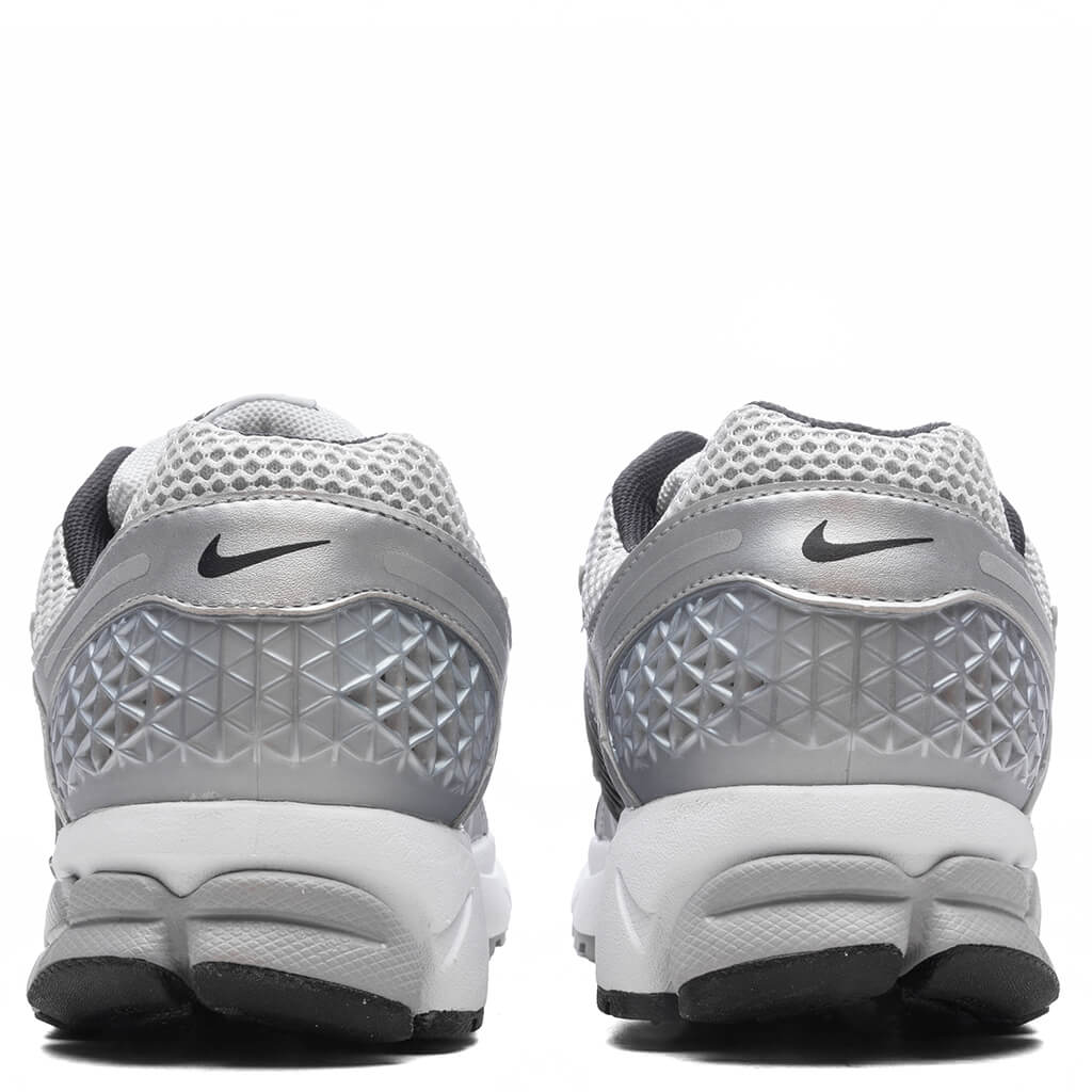 Nike Men's Air Zoom Vomero 5 Metallic Silver Black Sneaker
