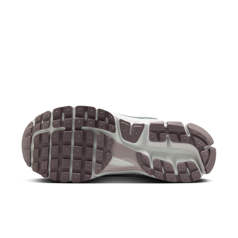 Nike Women's Zoom Vomero 5 Metallic Silver Platinum Violet Sneaker