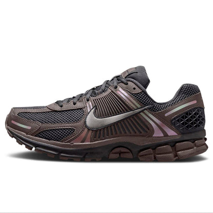 Nike Men's Zoom Vomero 5 Cave Stone Sneaker