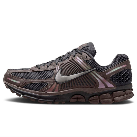 Nike Men's Zoom Vomero 5 Cave Stone Sneaker